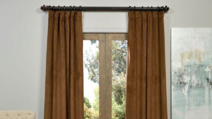 Velvet-curtain
